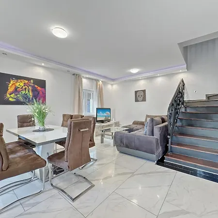 Luxurious Villa In A Quiet Area In Vienna Exterior photo
