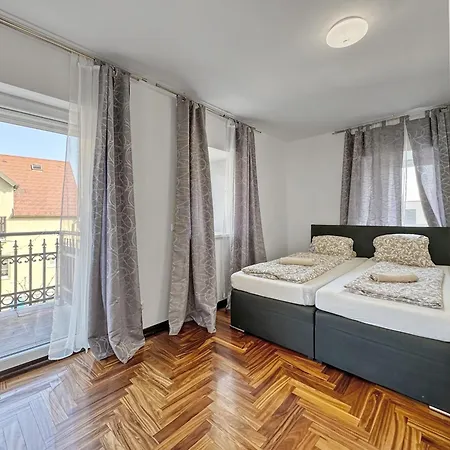Luxurious Villa In A Quiet Area In Vienna Exterior photo