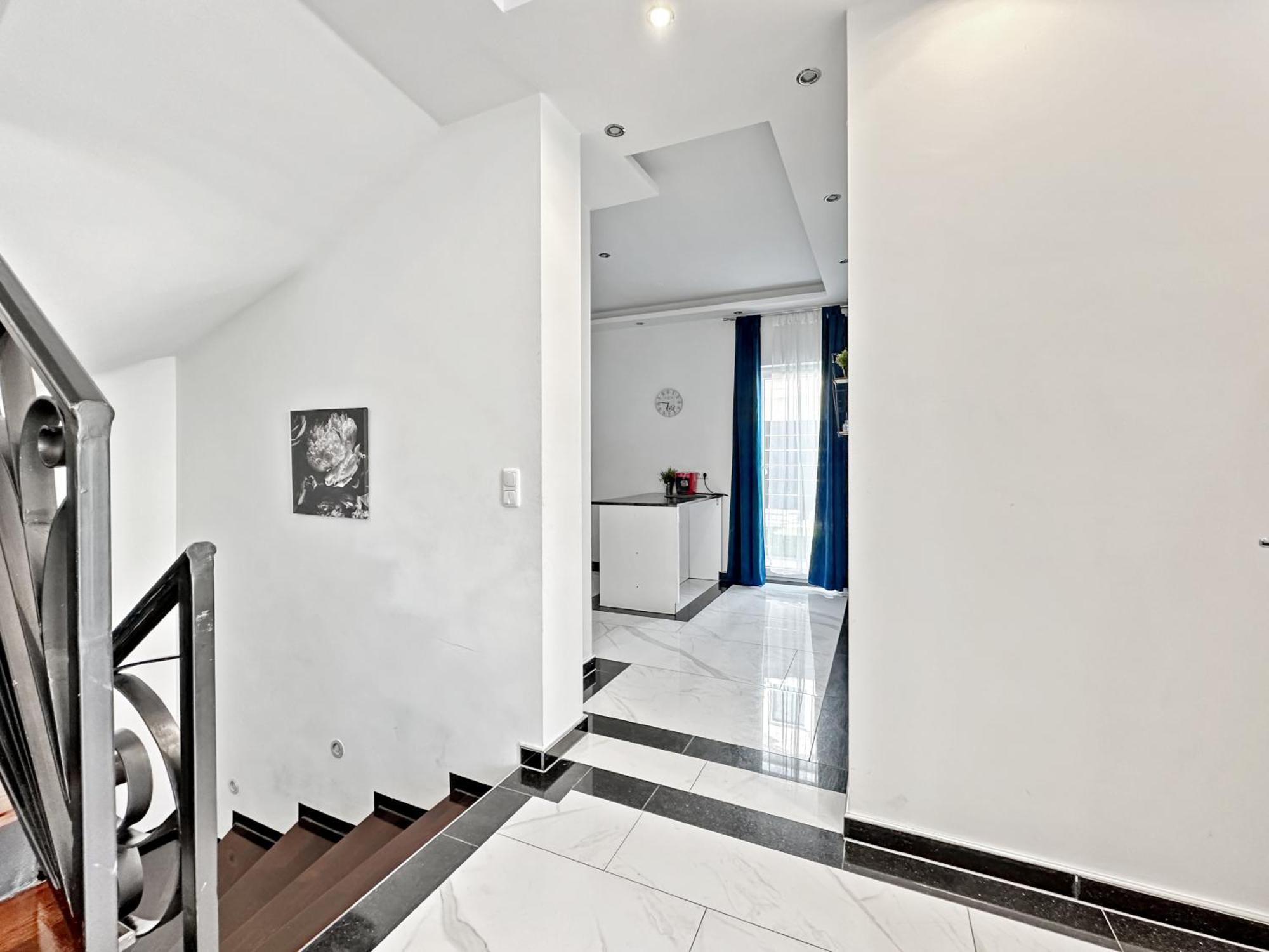Luxurious In A Quiet Area In Villa
